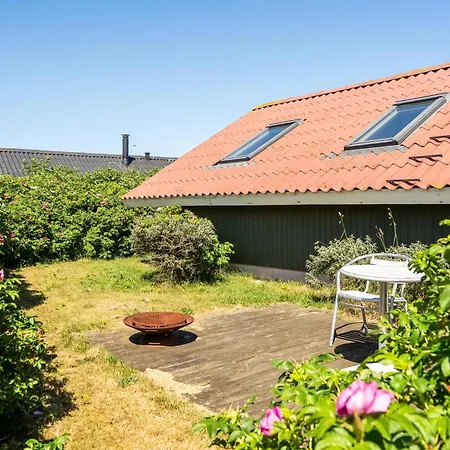 Hyggeligt Og Lyst Taet Pa Vesterhavet Og Klitterne I Vejlby Klit Sj513